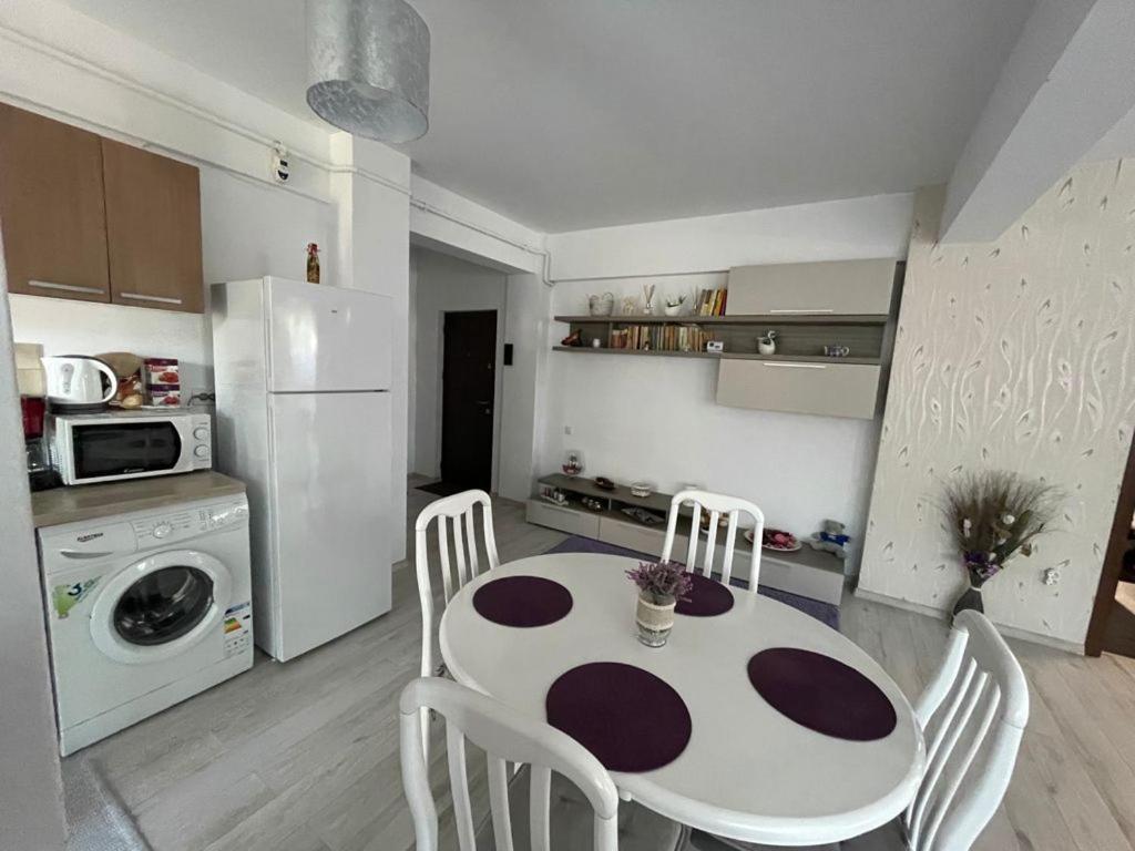 Deny'S Apartament Gura Humorului Eksteriør billede